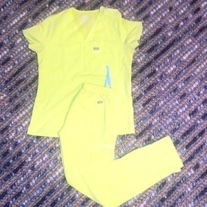Figs Bright Yellow Scrub Set